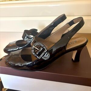 ANYI LU Tulip Black Patent leather Slingback shoe.            Size 41 (10)